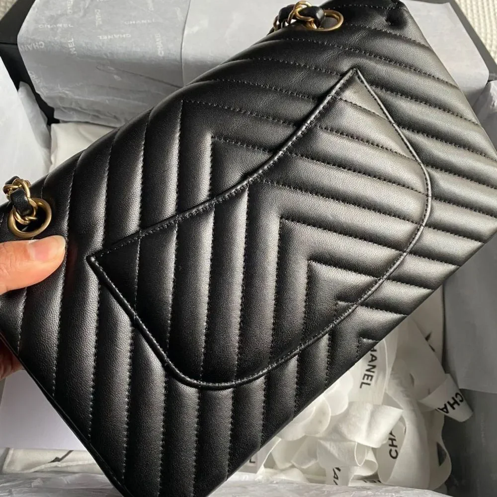 100% authentic CHANEL medium double flap black lambskin with GHW - Picture 3 of 6